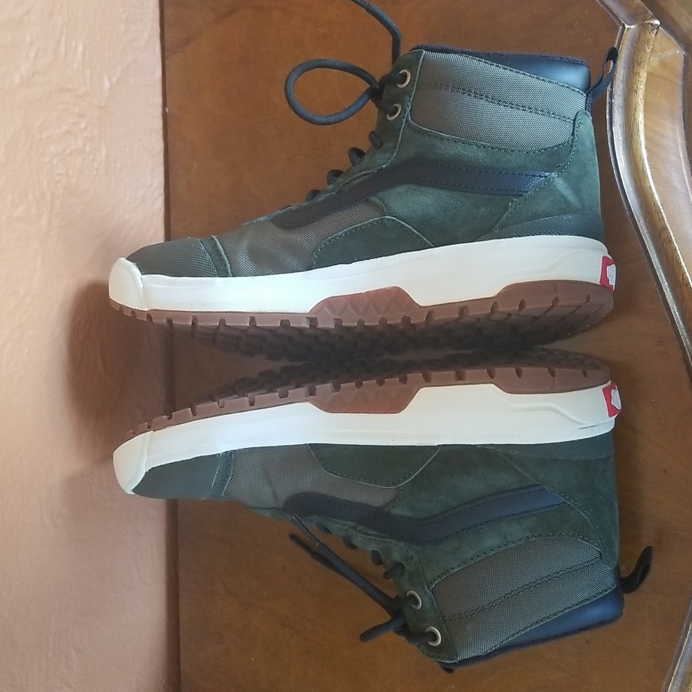 NWOT Vans Ultrarange EXO Hi MTE1